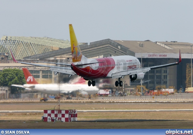 VT-AXU, Boeing 737-800, Air India Express