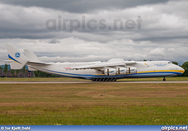 UR-82060, Antonov An-225 Mriya, Antonov