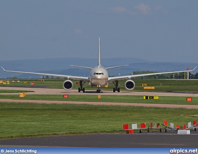 A6-EYO, Airbus A330-200, Etihad Airways