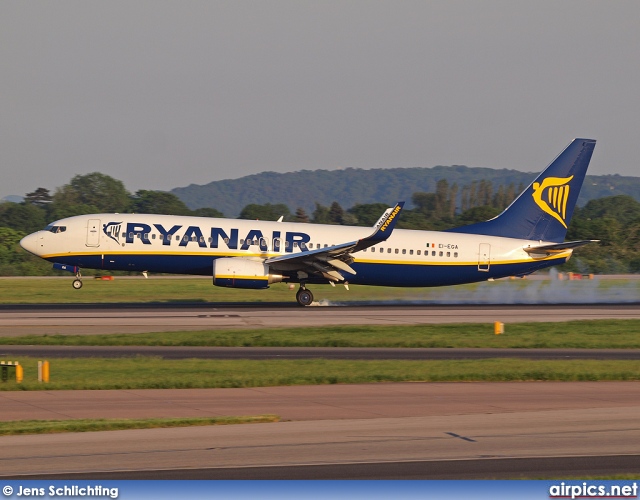 EI-EGA, Boeing 737-800, Ryanair