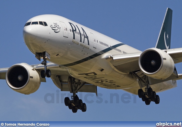 AP-BHX, Boeing 777-200ER, Pakistan International Airlines (PIA)