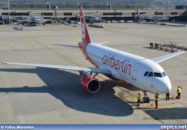 HB-IOX, Airbus A319-100, Air Berlin