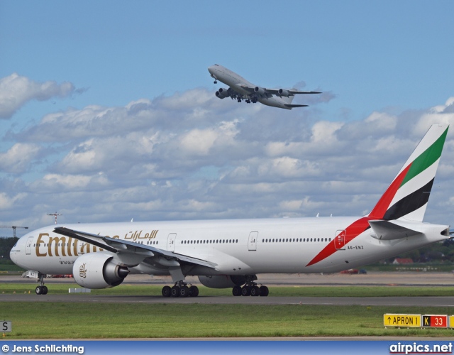 A6-ENZ, Boeing 777-300ER, Emirates