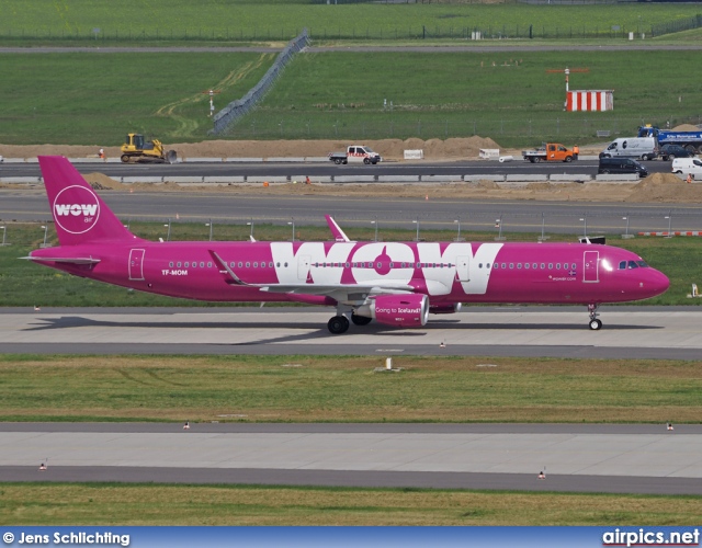 TF-MOM, Airbus A321-200, WOW air