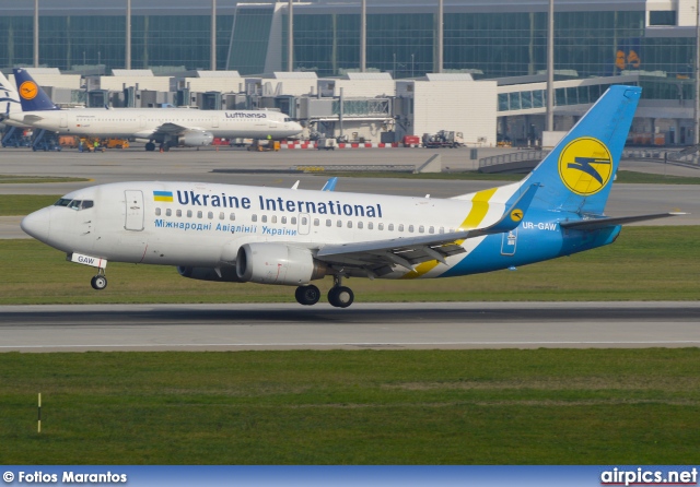 UR-GAW, Boeing 737-500, Ukraine International Airlines