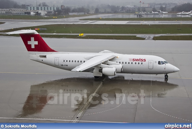 HB-IYW, British Aerospace Avro RJ100, Swiss International Air Lines