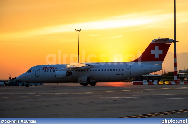 HB-IYW, British Aerospace Avro RJ100, Swiss International Air Lines