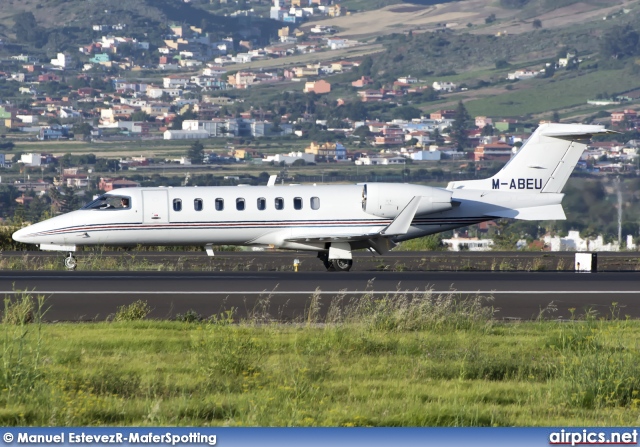 M-ABEU, Bombardier Learjet 45, Ryanair