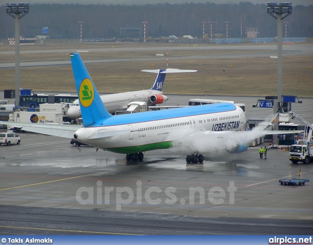 VP-BUE, Boeing 767-300ER, Uzbekistan Airways