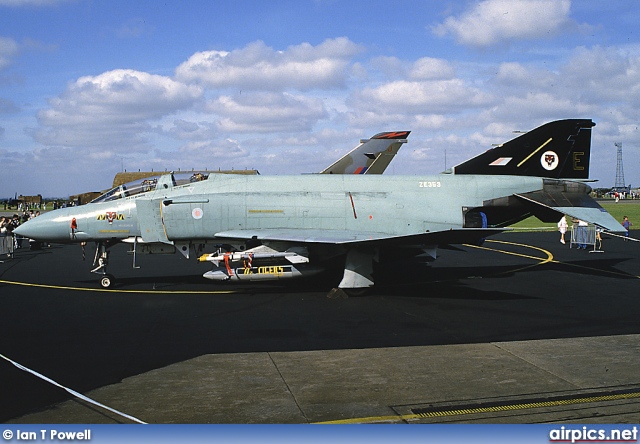 ZE353, McDonnell Douglas F-4-J (UK) Phantom II, Royal Air Force