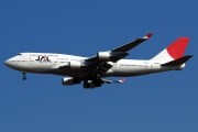 JA8085, Boeing 747-400, Japan Airlines