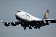 D-ABVX, Boeing 747-400, Lufthansa