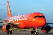 G-EZUI, Airbus A320-200, easyJet