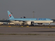 HL8216, Boeing 777-300ER, Korean Air