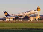 D-AIQU, Airbus A320-200, Lufthansa