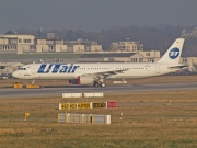 D-AZAG, Airbus A321-200, UTair