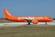 G-EZUI, Airbus A320-200, easyJet