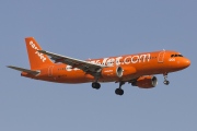 G-EZUI, Airbus A320-200, easyJet