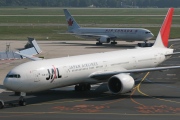 JA734J, Boeing 777-300ER, Japan Airlines